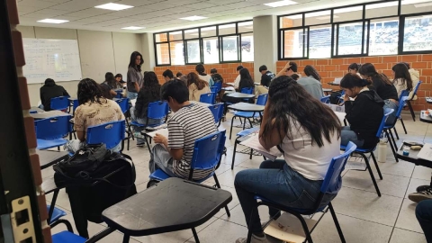 Los aspirantes a ingresar a licenciaturas realizaron el examen ayer sin incidencias. 