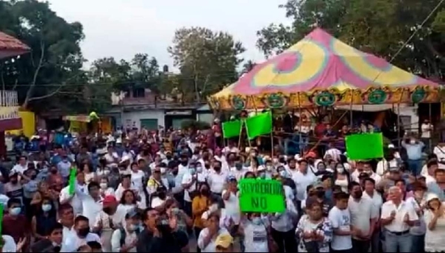 En la reunión el grupo antagónico agredió a los seguidores del alcalde y a los integrantes del cabildo.