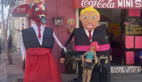 Queman figuras de Trump y políticos en tradicionales celebraciones de Semana Santa