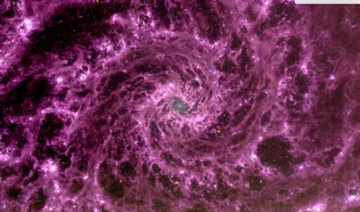 James Webb capta un espectacular remolino púrpura galáctico