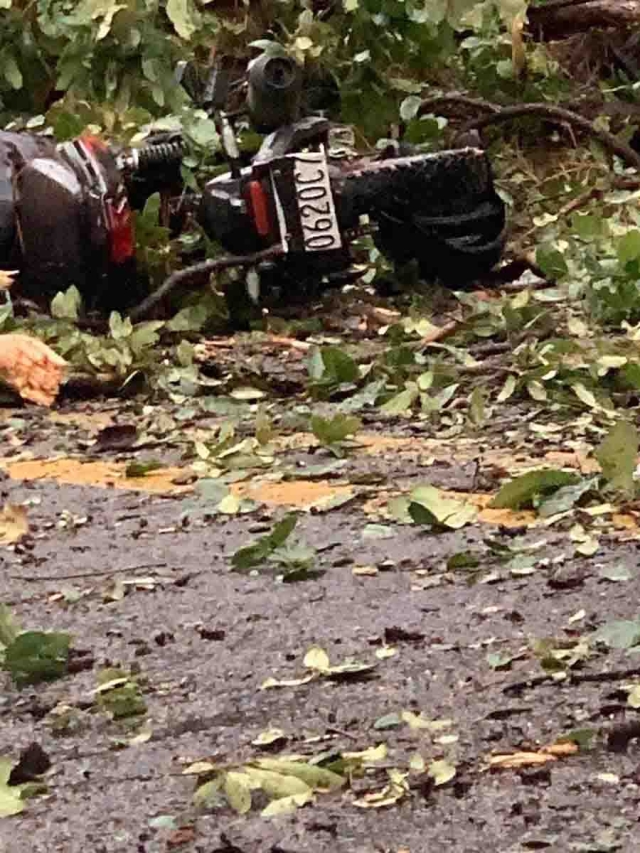 La placa de la motocicleta en la que viajaba el ahora finado.