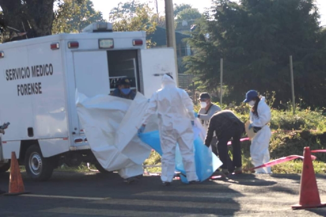 El cuerpo fue abandonado a orillas de la carretera.