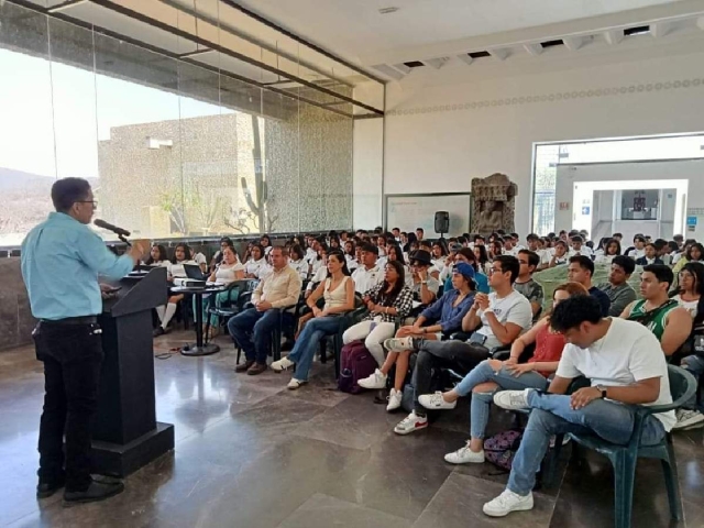 La respuesta fue buena por parte de alumnos, profesores y demás interesados en escuchar la charla.