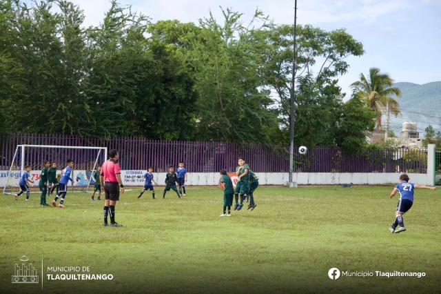 El funcionario aseguró que varios jóvenes de la región participan en el equipo Cañeros de Tercera División. Además de que los aleja del vicio, permite a los jóvenes hacer carrera en este deporte.