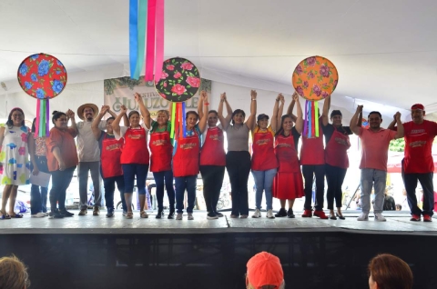 Cocineras tradicionales ofrecieron una gran variedad de platillos elaborados a base de huauzontle a cientos de familias.
