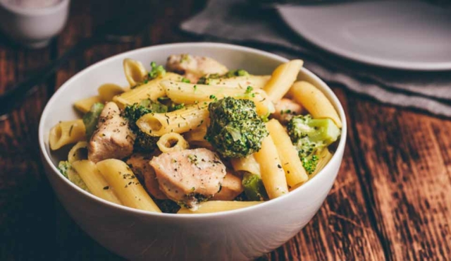 Pasta con brócoli y pollo: Rápida y saludable