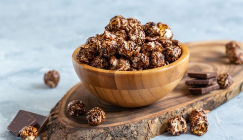 ¿Cómo preparar palomitas con chocolate en sartén sin ensuciar ningún traste?