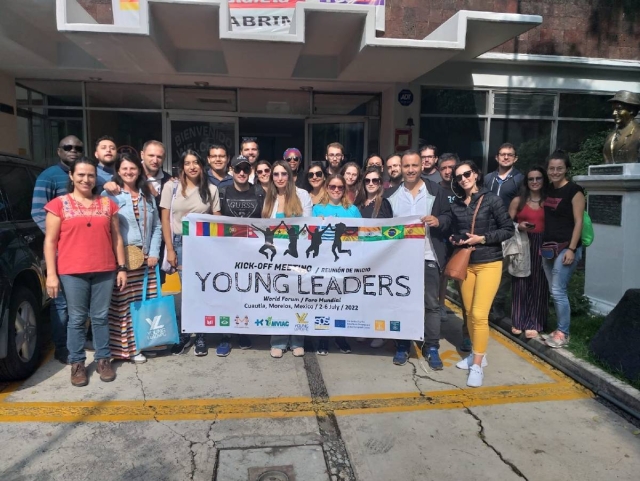 Jóvenes de diez países participan en el foro.