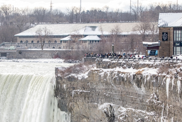 Toronto se paraliza tras hist&oacute;rica nevada y bajas temperaturas