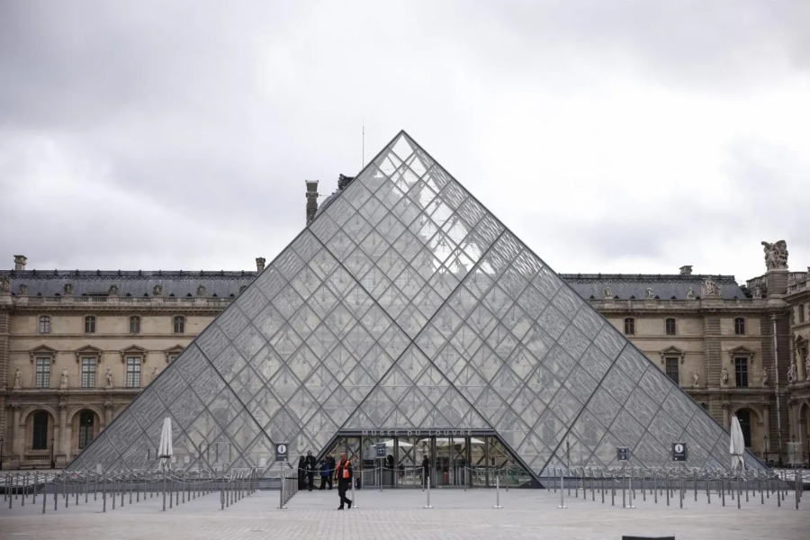 Museo de Louvre traslada algunas joyas al Banco de Francia tras millonario robo