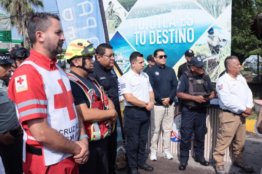 Representantes de diversas corporaciones de rescate y de seguridad participaron en el acto.