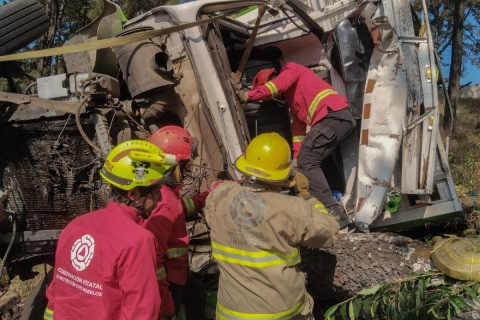   La v&iacute;ctima mortal qued&oacute; prensada en la cabina.