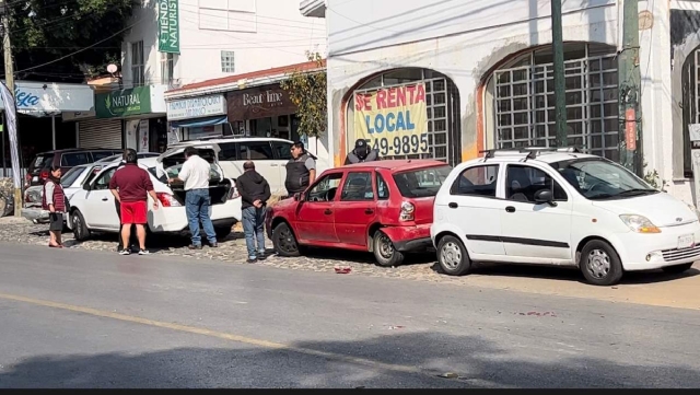 Los paramédicos que atendieron el auxilio sólo brindaron ayuda a los afectados en el lugar debido a que los golpes que sufrieron eran menores.