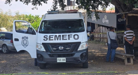 El cuerpo de la víctima fue trasladado a la morgue a bordo de una unidad del Semefo.