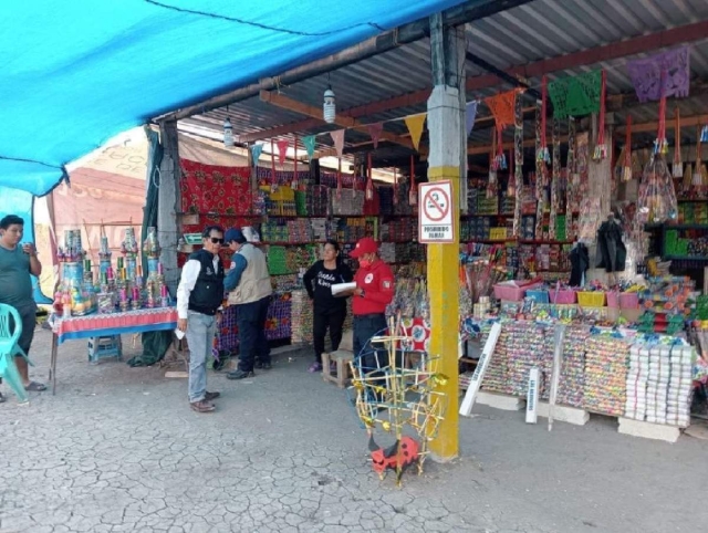 Los vendedores deben cumplir con diversos requisitos para poder ofertar pirotecnia en Xoxocotla.