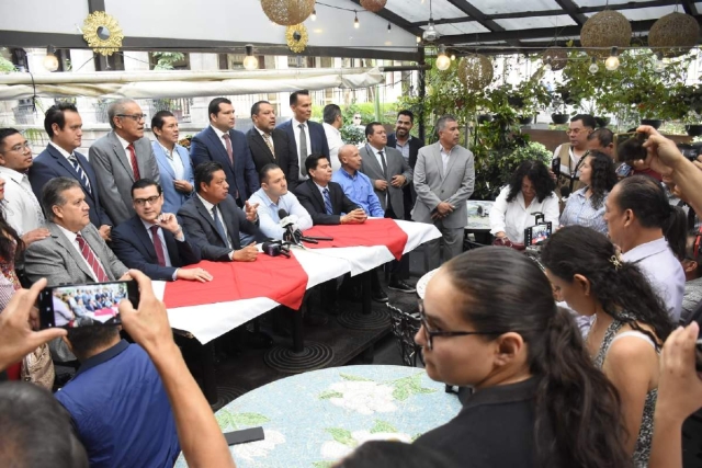 Organizaciones de abogados manifestaron respaldo a Carlos Froyl&aacute;n Salazar. 