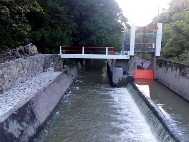 Históricamente, vecinos de las colonias afectadas se han abastecido de agua del canal “Perritos”.