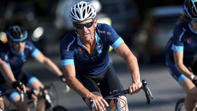 Acusan a Lance Armstrong de usar un motor en su bicicleta.