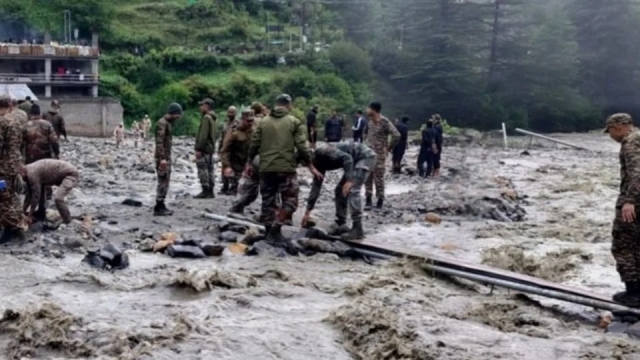 India reporta más de 100 desaparecidos tras avalancha en Himalaya