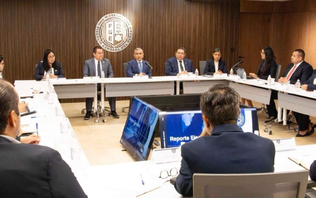 El titular de la FGE, Fernando Blumenkron, encabez&oacute; la reuni&oacute;n mensual con los fiscales del organismo. 
