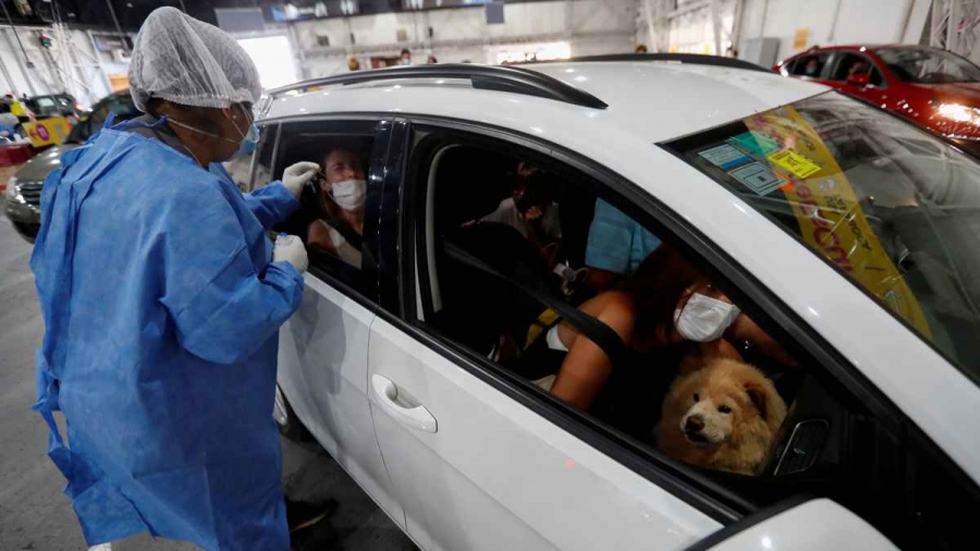 Toque de queda en Argentina por alza de contagios COVID-19.