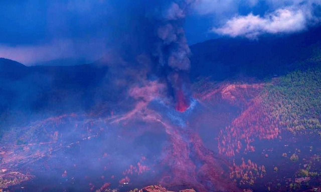 Lava del volcán &quot;Cumbre Vieja&quot; sigue avanzando.