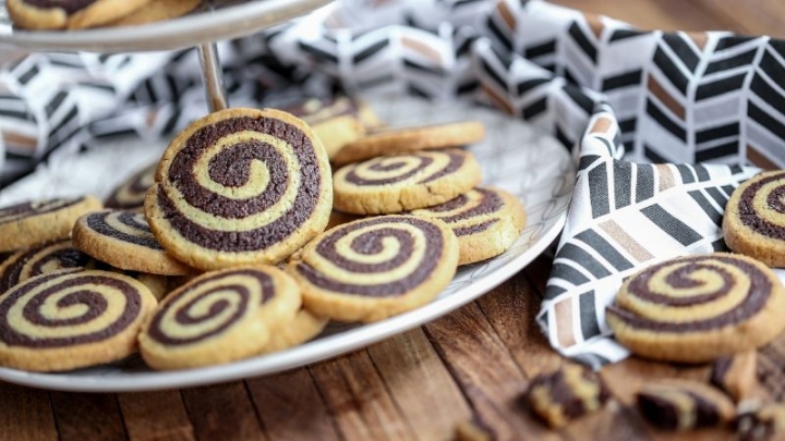 ¿Postre para el cafecito? Prepara unas ricas galletas marmoleadas de vainilla con chocolate