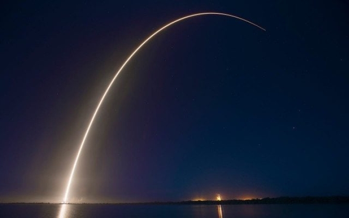 SpaceX lanza los primeros 54 satélites de nueva generación de la red Starlink