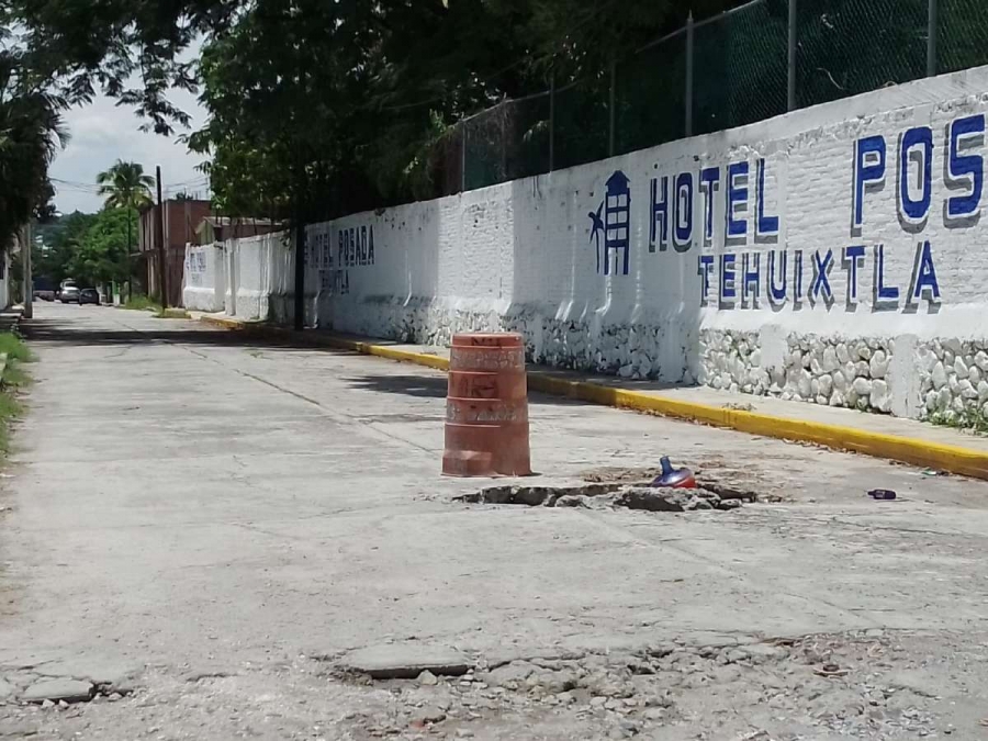 Además de los recurrentes socavones que se presentan en el primer cuadro de Jojutla, también ya hay en comunidades como Tehuixtla y El Higuerón.