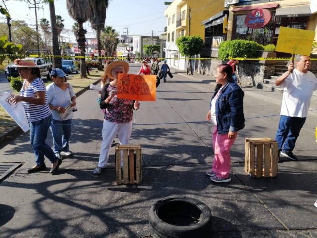 Habitantes de Lomas de Cortés también se quejaron por el alza en las tarifas por el agua. 