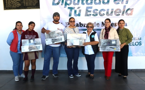Escuelas de comunidades rurales y urbanas reciben equipo de cómputo en Morelos