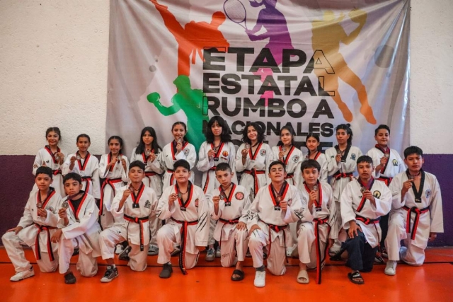 LOS DEPORTISTAS COMPITIERON en combate y formas, en el gimnasio “La Rana&quot;, en el estadio Centenario.