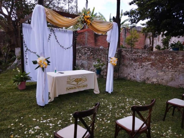 Aunque la Oficialía del Registro Civil habilitó un área en la zona posterior de la presidencia, la boda masiva se realizará en la cancha techada del zócalo.