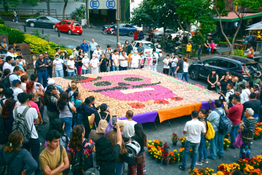 Con catrina monumental, ayuntamiento capitalino convoca a la 'Expo Día de Muertos 2024'