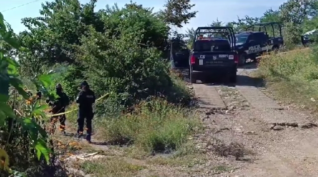 Hallan un cadáver en un camino de terracería