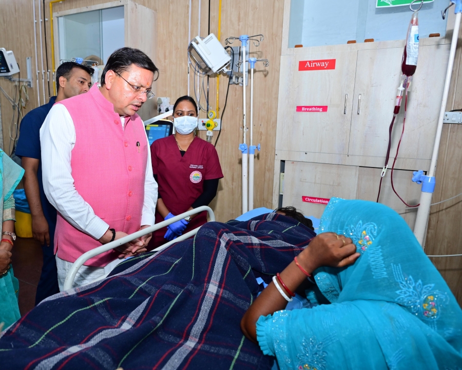 Seis muertos y 27 heridos tras estampida al interior de un templo en India