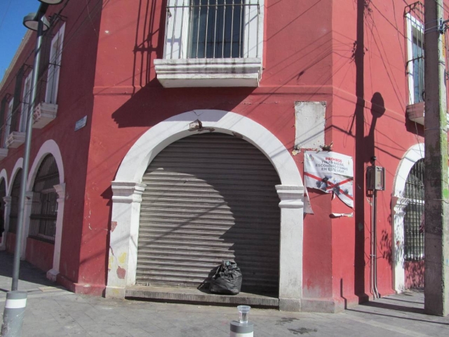 Con signos de haber sido arrancada, la placa que conmemoraba el sitio donde se reunieron los llamados padres de la municipalidad de Jojutla desapareció del lugar.