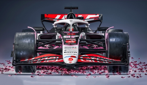 Haas rinde homenaje a Japón con diseño especial de flores de cerezo para el GP de Suzuka 2025