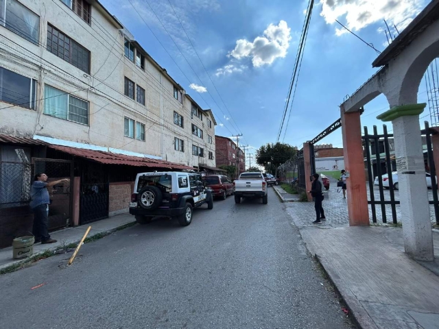 Vecinos y comerciantes de la zona vieron cuando la víctima fue bajada de la cajuela de un auto.