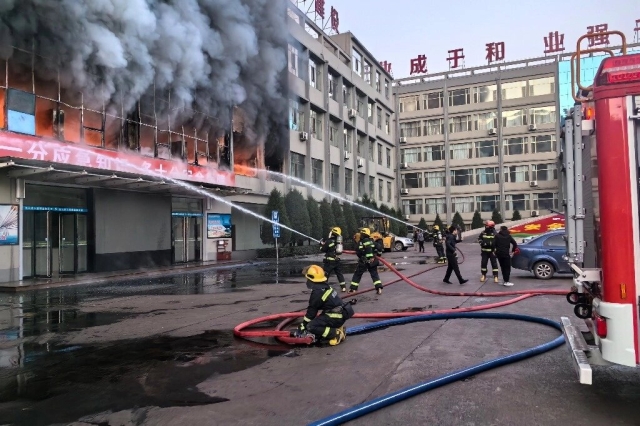 26 muertos en China tras incendio en planta de carbón