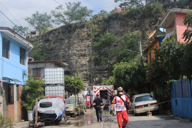 Familias se niegan a desocupar zona de riesgo de deslaves