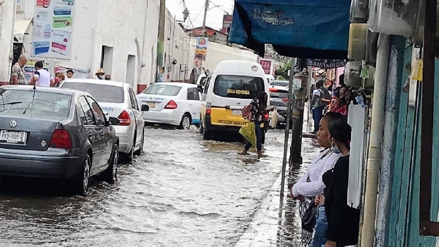 La fuerte lluvia de la tarde del miércoles sorprendió a los cuautlenses.