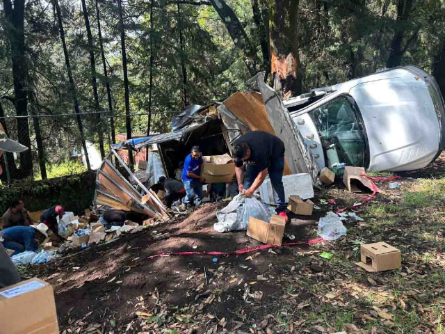 Pese a que les dijeron que se trataba de ayuda humanitaria, pobladores de Huitzilac se robaron los víveres.