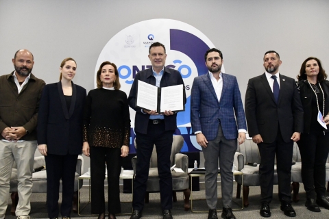 Gobernador de Querétaro propone prohibir redes sociales a menores de 14 años