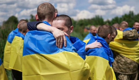 Ucrania y Rusia realizan el mayor intercambio de prisioneros en tres años de guerra