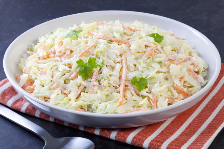 Ensalada de col y zanahoria, cena fresca y deliciosa que puedes preparar fácilmente