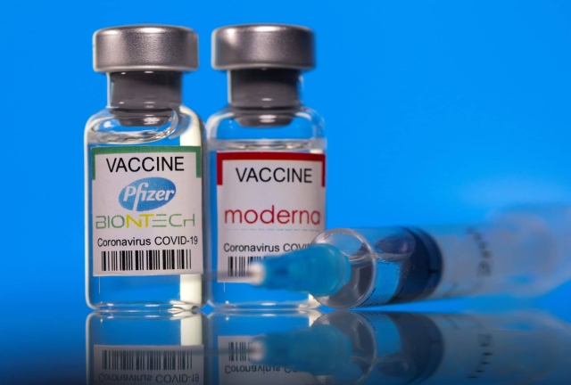 EEUU aprueba tercera dosis de vacuna COVID de Pfizer y Moderna.