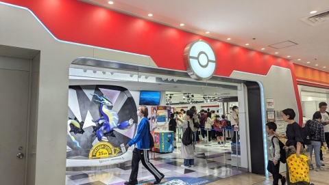 Hombre mata a mujer en tienda Pok&eacute;mon de Tokio y se suicida