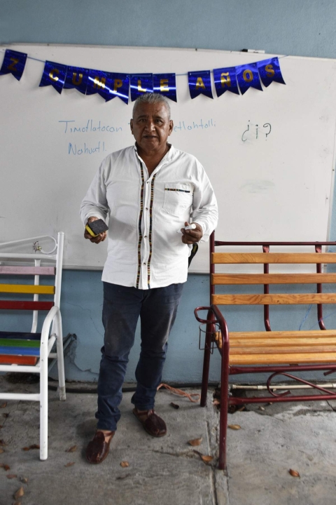 El originario de la comunidad indígena de Tetelpa, es promotor cultural y maestro de náhuatl.