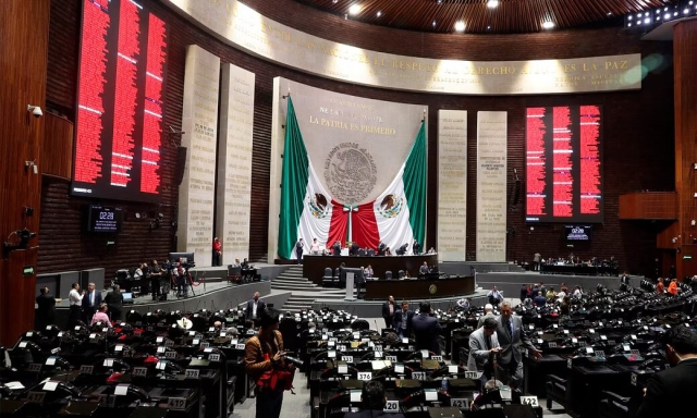 Diputados congelan reforma para acortar jornada laboral